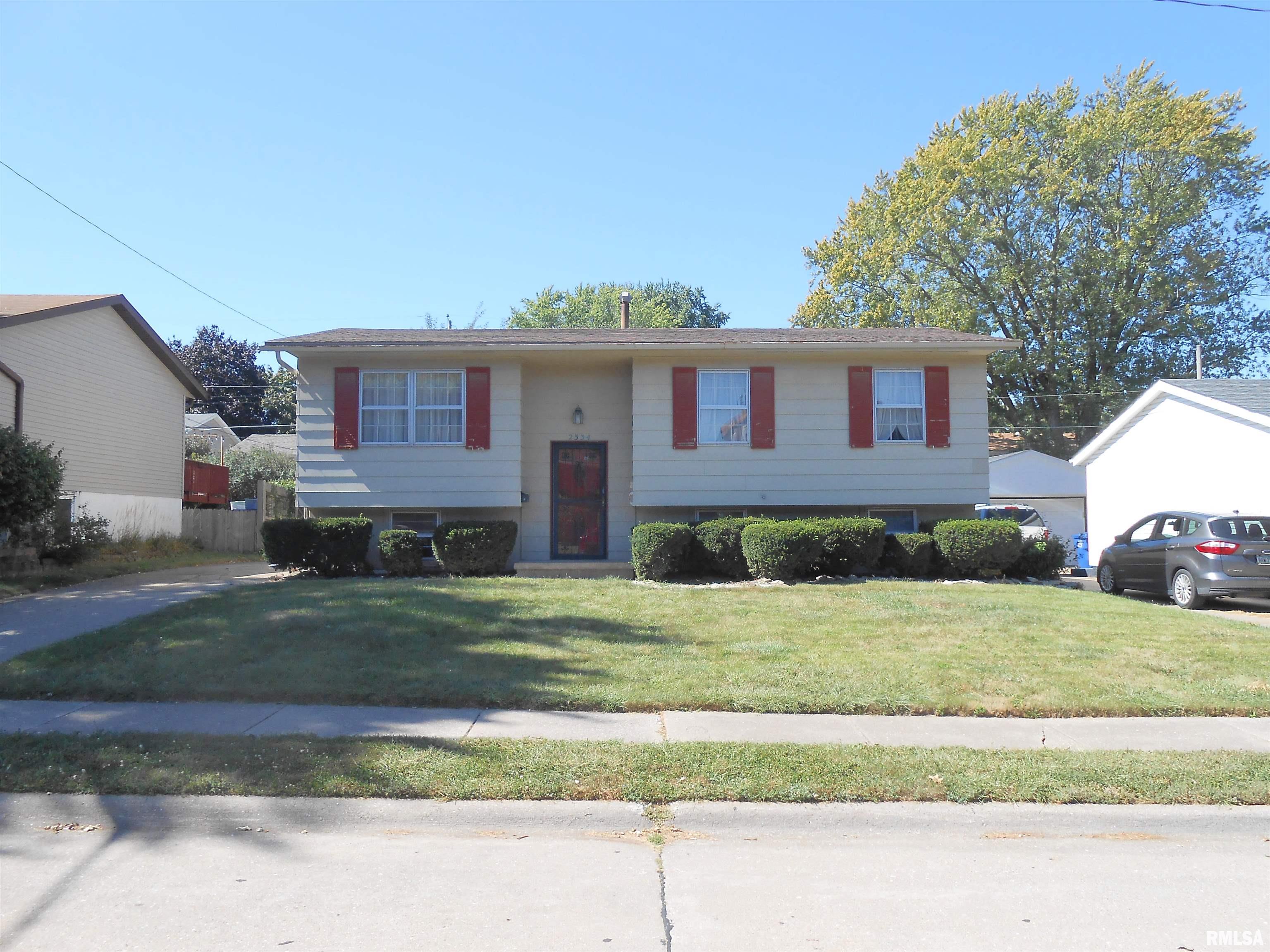 Jebens Ave, Davenport, IA 52804