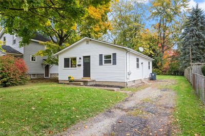 View of front facade featuring a front yard | Image 3