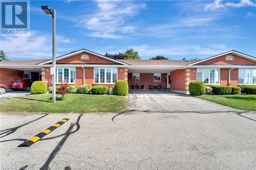 9-20 Courtland Dr, Brantford, ON, N3R7Y2 | Card Image