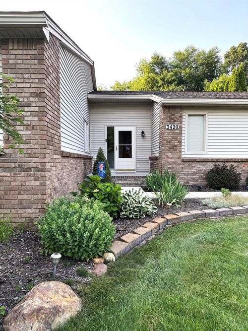 3420 Luanne Dr, Commerce Twp, MI, 48382-1610 | Card Image
