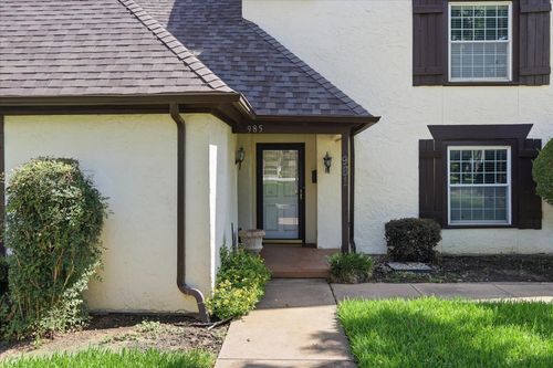 981 Chateau Valee Cir, Bedford, TX, 76022-7407 | Card Image