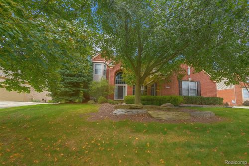 5401 Creekmonte Dr, Rochester, MI, 48306-4796 | Card Image