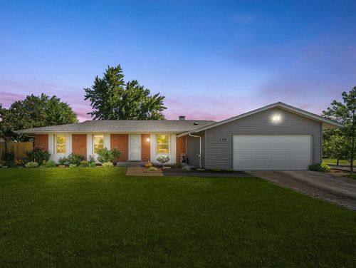 1478 Armstrong Ct, Elk Grove Village, IL, 60007-3156 | Card Image