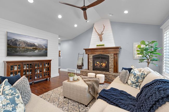 5982 N Rollins Ranch Rd, Home with 5 bedrooms, 3 bathrooms and null parking in Morgan UT | Image 7