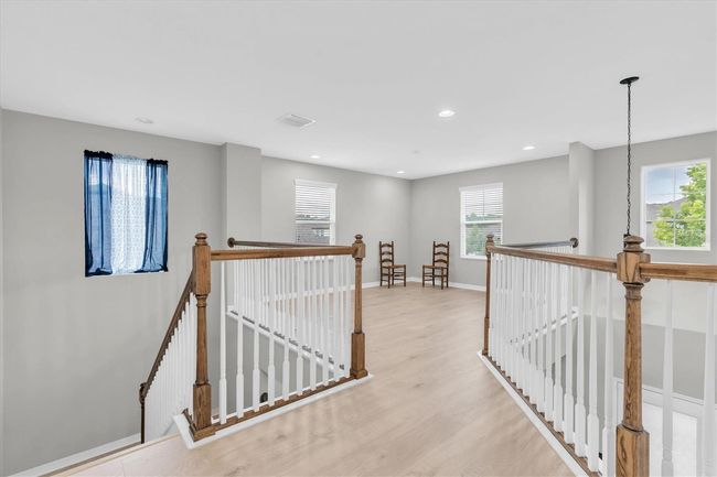 STAIRCASE LEADS TO LOFT | Image 22