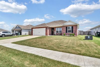 14229 N 73rd East Avenue, House other with 3 bedrooms, 2 bathrooms and null parking in Collinsville OK | Image 3