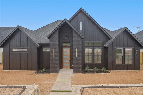 1648 W Wintergreen Rd, Lancaster, TX, 75134 | Card Image