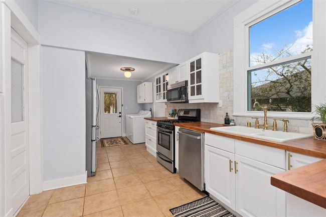 3610 Avenue P 1/2, House other with 3 bedrooms, 2 bathrooms and null parking in Galveston TX | Image 18