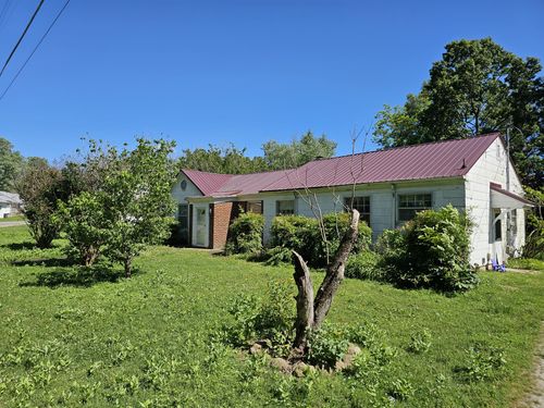 221 Franklin St, Cowan, TN, 37318-3032 | Card Image
