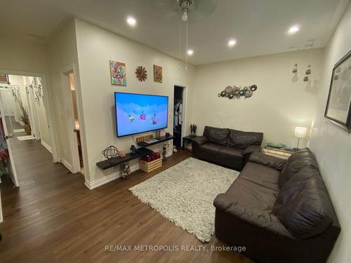 205-2352 Middlefield Rd, Markham, ON, L3S4T6 | Card Image