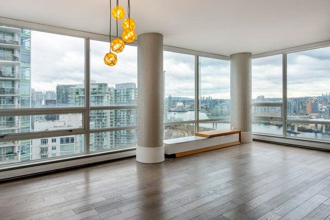 2203 - 1201 Marinaside Crescent, Condo with 2 bedrooms, 2 bathrooms and 2 parking in Vancouver BC | Image 1