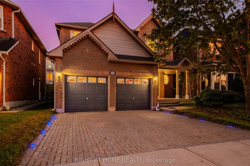 81 Old Colony Rd, Richmond Hill, ON, L4E3X2 | Card Image