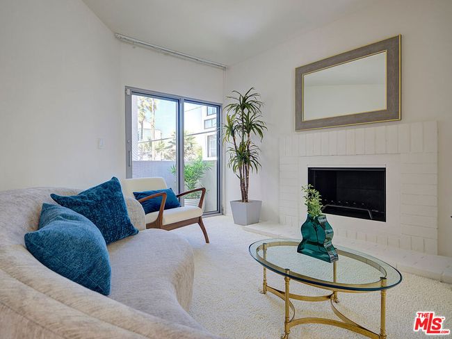 APT-201 - 5205 Ocean Front Walk, Condo with 2 bedrooms, 3 bathrooms and 2 parking in Marina del Rey CA | Image 32