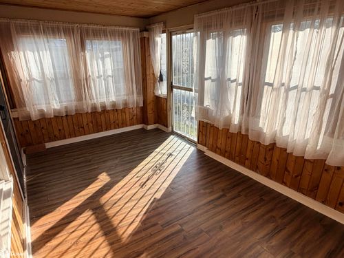 203 S D St, Fairfield, IA, 52556-3137 | Card Image