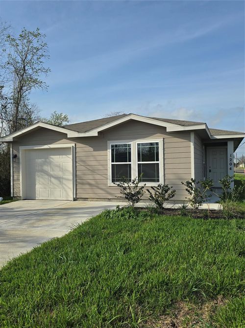 1204 Daniel St, Baytown, TX, 77520-7919 | Card Image