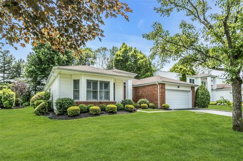 165 Country Club Dr, Commack, NY, 11725-4460 | Card Image