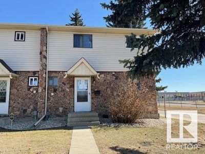 9327 Morinville Dr, Townhouse with 3 bedrooms, 2 bathrooms and null parking in Morinville AB | Image 1