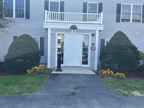 unit-112-4 Crestview Cir, Londonderry, NH, 03053-2477 | Card Image
