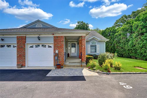 49 Primrose Ln, Babylon, NY, 11703-3243 | Card Image