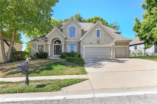 10312 N Revere Ave, Kansas City, MO, 64154-1875 | Card Image