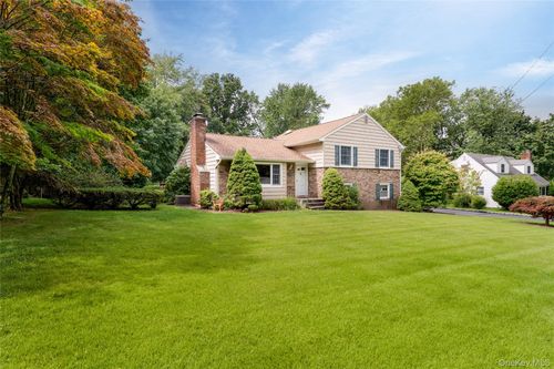 12 William Penn Dr, Stony Brook, NY, 11790-1327 | Card Image