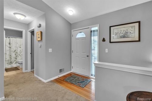 77 Sedum, Howell, MI, 48843-9836 | Card Image