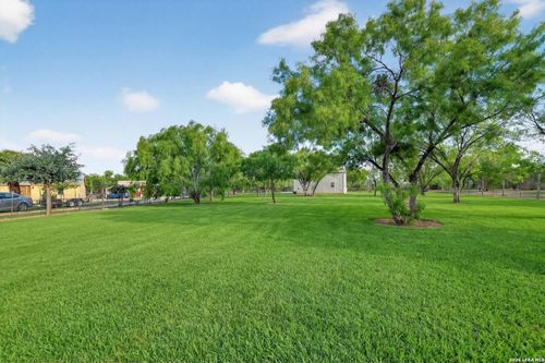 128 County Road 2672, Devine, TX, 78016-5272 | Card Image