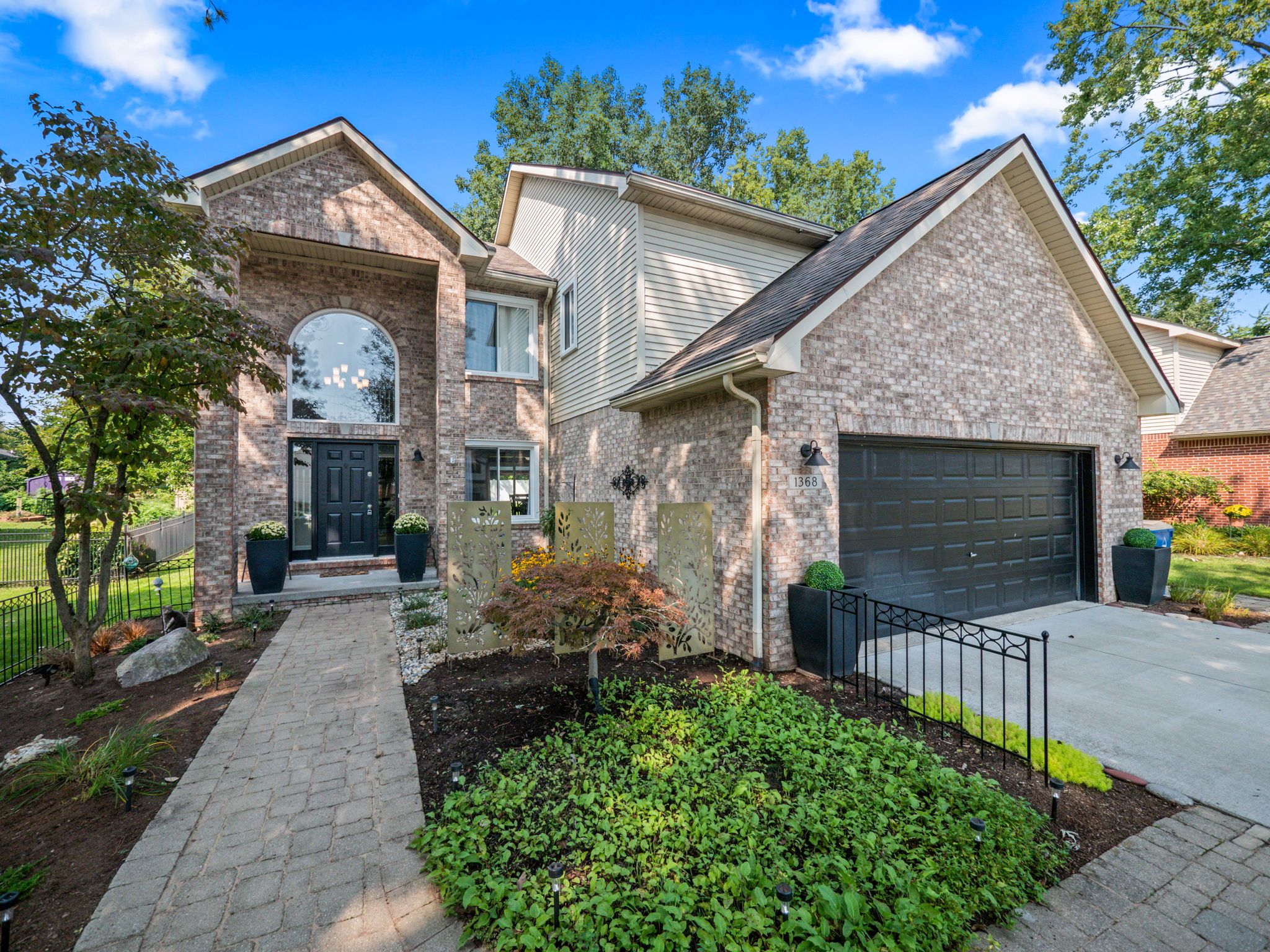 Grinnell Ave, Waterford, MI 48328