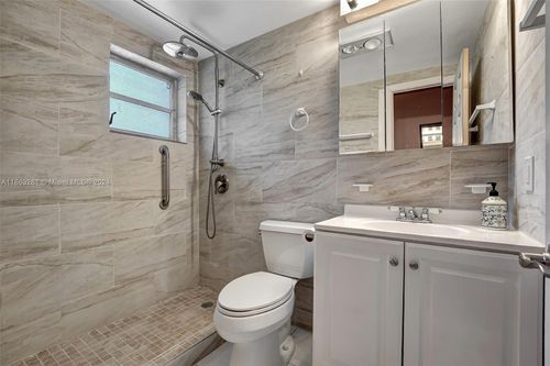 apt-209-17090 Ne 14th Ave, North Miami Beach, FL, 33162-2826 | Card Image