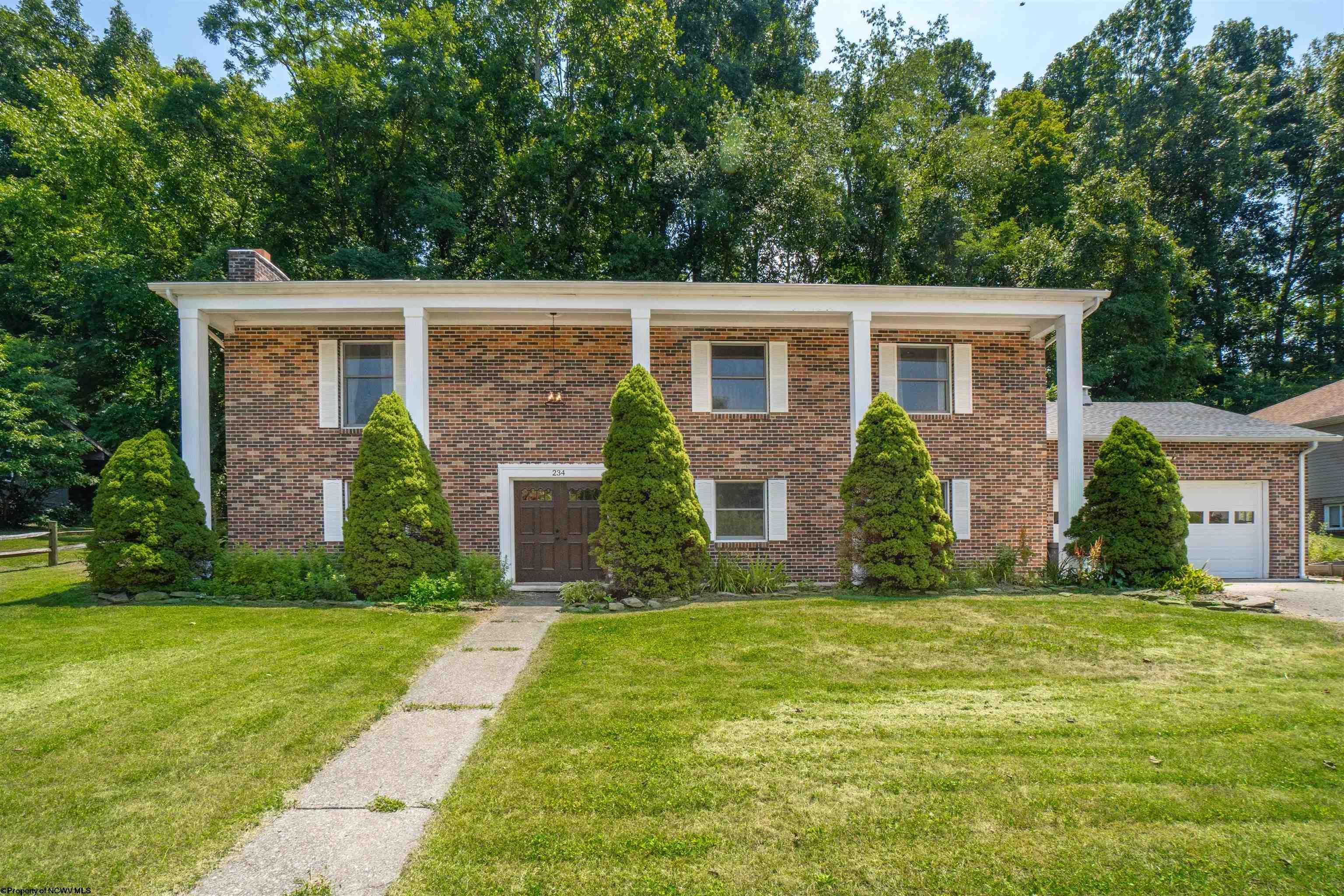 Poplar Dr, Morgantown, WV 26505