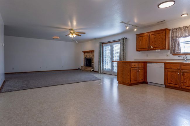 1306 S Raintree Dr, House other with 3 bedrooms, 2 bathrooms and null parking in Tonganoxie KS | Image 9