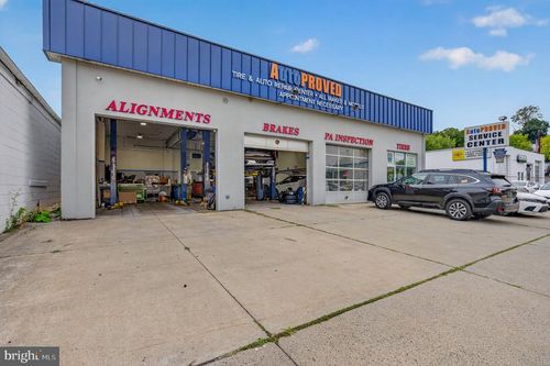 708 N 18th St, Allentown, PA, 18104-4165 | Card Image