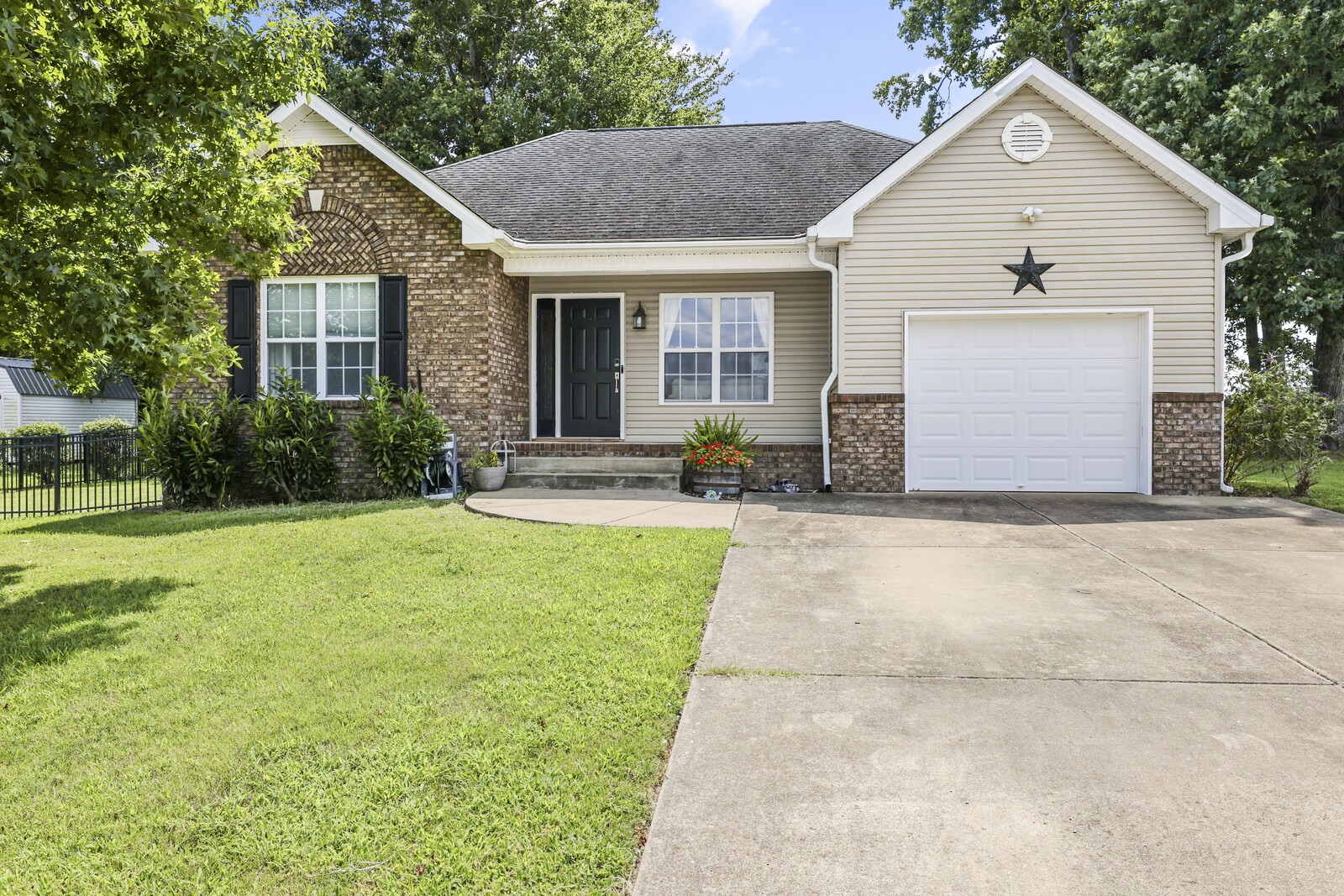 Arabian Ln, Springfield, TN 37172