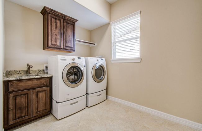 5719 Avon Landing Ln, House other with 5 bedrooms, 6 bathrooms and 3 parking in Sugar Land TX | Image 45