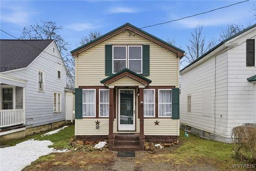 43 Walnut St, Gowanda, NY, 14070-1423 | Card Image