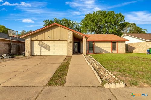 206 Fleetwood Dr, Victoria, TX, 77901-3612 | Card Image