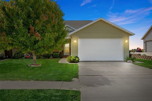 211 Summit Dr, Tipton, IA, 52772-9393 | Card Image