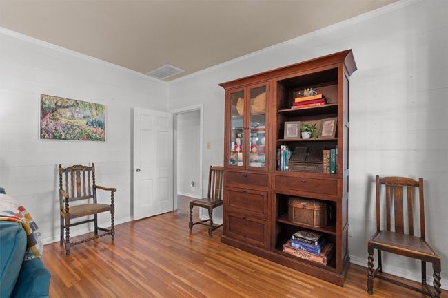 1922 W Lake Dr, House other with 3 bedrooms, 2 bathrooms and 6 parking in Taylor TX | Image 11