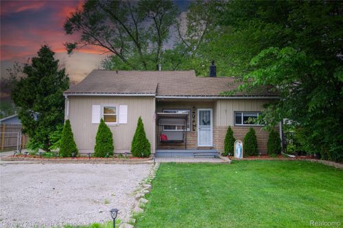 7641 N Inkster Rd, Westland, MI, 48185-2621 | Card Image