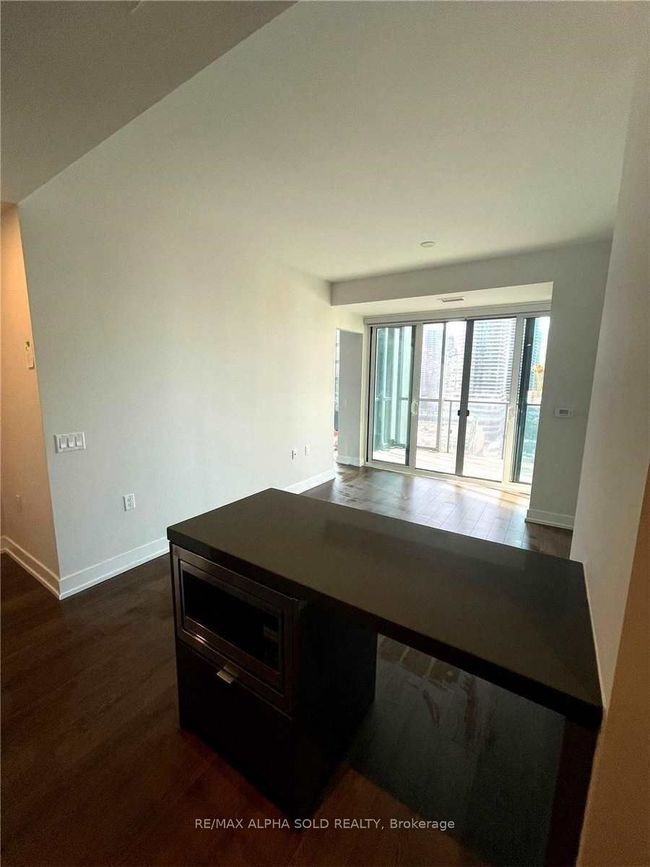 1905 - 7 Grenville St, Condo with 2 bedrooms, 2 bathrooms and null parking in Toronto ON | Image 6