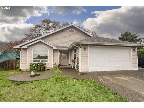 1405 View Ct, Brookings, OR, 97415-9759 | Card Image