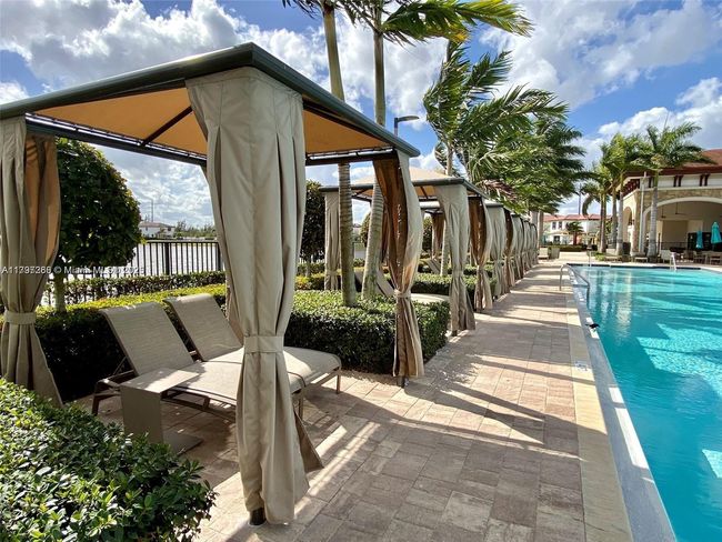 10607 W 34 Th Ct, Townhouse with 3 bedrooms, 3 bathrooms and null parking in Hialeah FL | Image 21