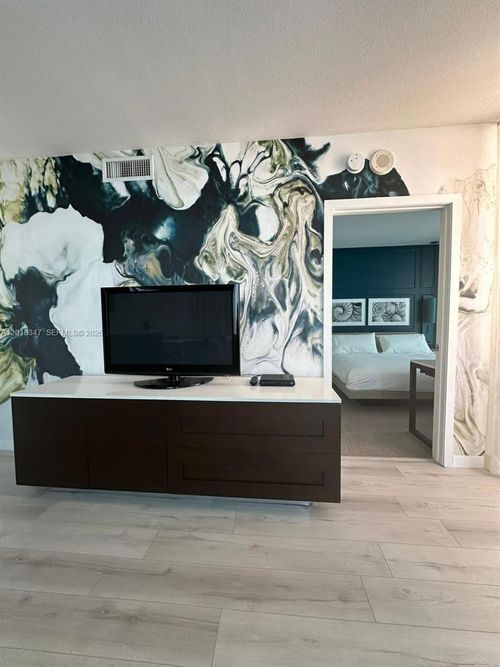 2006-17315 Collins Ave, Sunny Isles Beach, FL, 33160-3410 | Card Image