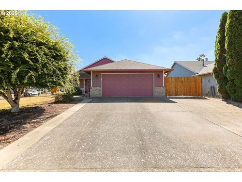 2596 Jamestown St, Woodburn, OR, 97071-8679 | Card Image