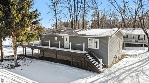 6820 W Shore Dr, Weidman, MI, 48893-8775 | Card Image