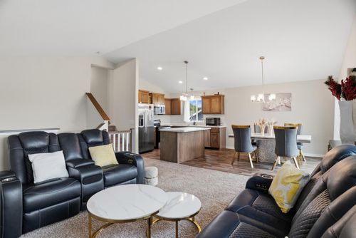 4634 9th St Ne, Saint Cloud, MN, 56304-9452 | Card Image