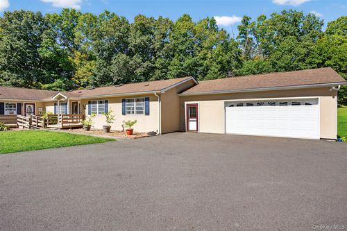 2-62 St Andrews Rd, Walden, NY, 12586-2615 | Card Image