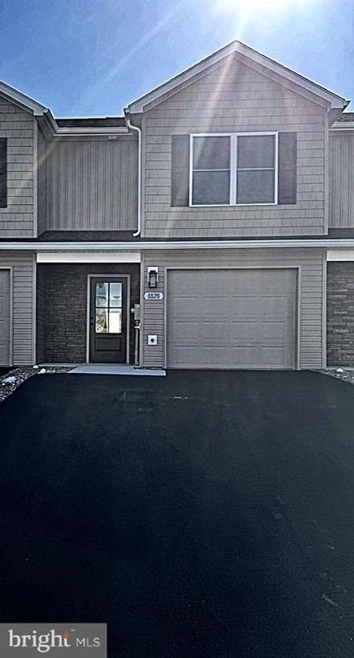 8820 Hillside Way, WAYNESBORO, PA, 17268-7616 | Card Image