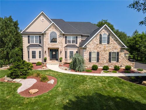129 Chase Hollow Dr, Nazareth, PA, 18064-8104 | Card Image
