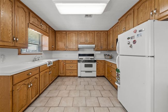 386 W Main St, House other with 3 bedrooms, 2 bathrooms and null parking in Elm Mott TX | Image 7